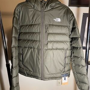 The North Face. Olive Green puffer jacket . Brand new ✨